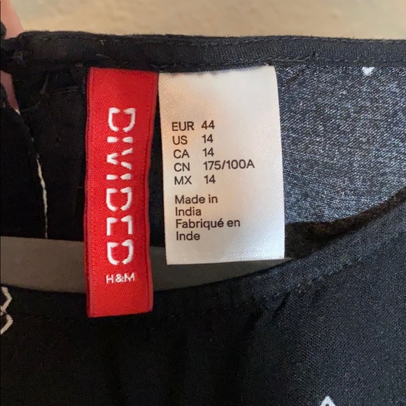 Divided Patterned Crop Top - Picture 4 of 4